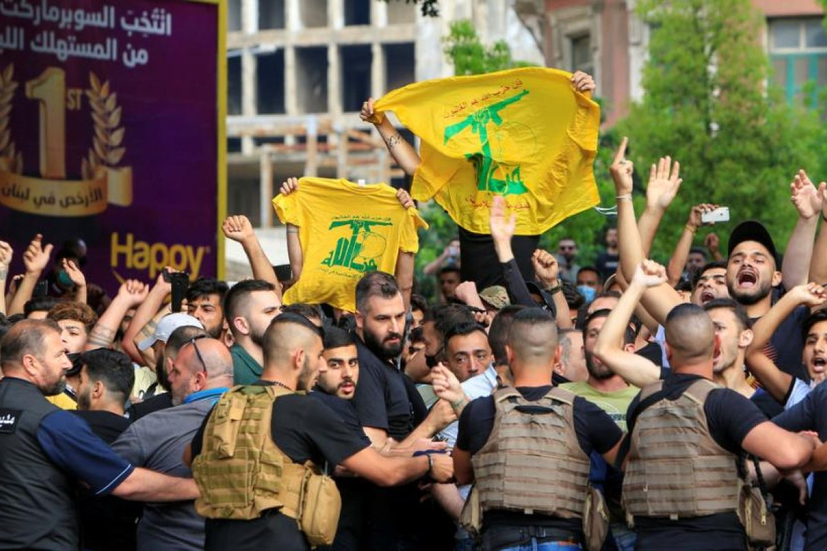 EE.UU. ofrece 10 millones de dólares por información sobre un miembro de Hezbolá condenado por el asesinato del exprimer ministro libanés