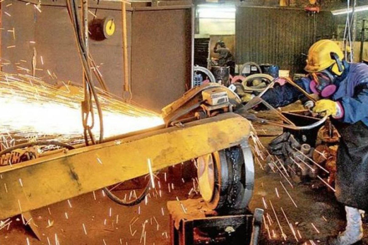 La producción de PyMEs industriales cayó un 3,8% en octubre