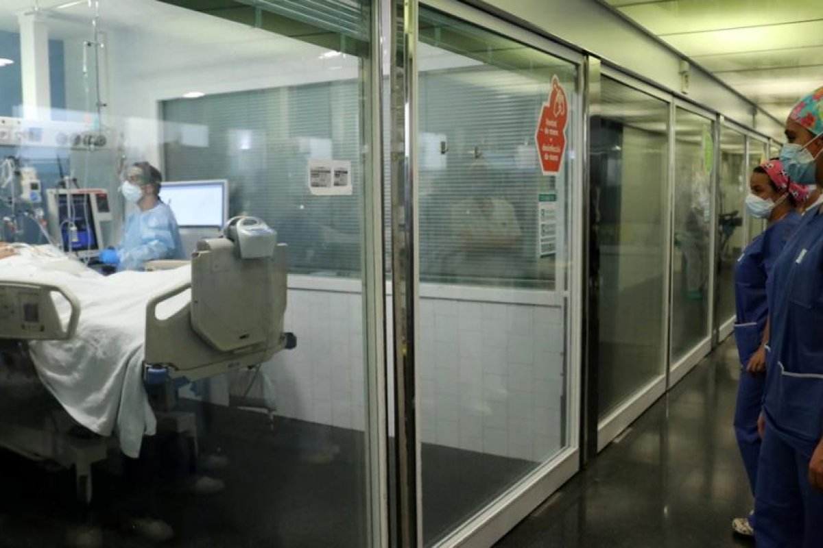 España supera los 40.000 muertos por coronavirus tras sumar 349 nuevos fallecidos