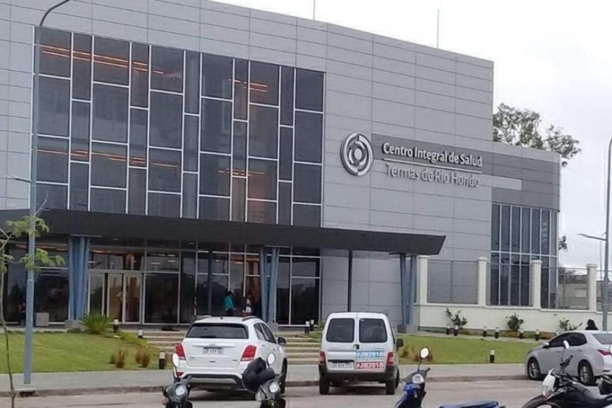 Motociclista sufre fractura de costillas tras accidente por pinchadura