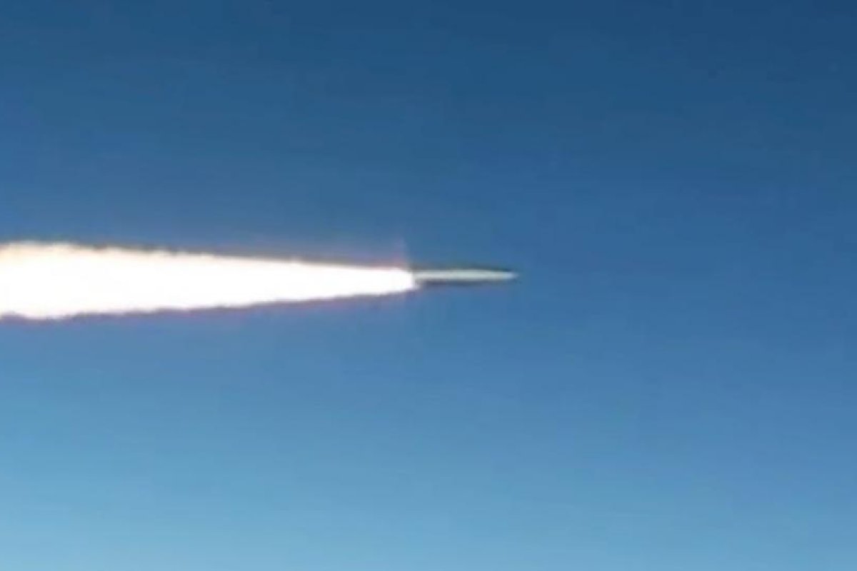 Rusia utiliza misiles hipersónicos Kinzhal para destruir un depósito de misiles en el oeste de Ucrania