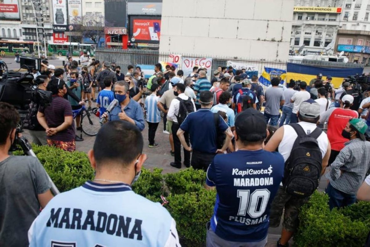 Antes de los disturbios, el Gobierno y la familia acordaron un cortejo fúnebre para que todos puedan despedirlo