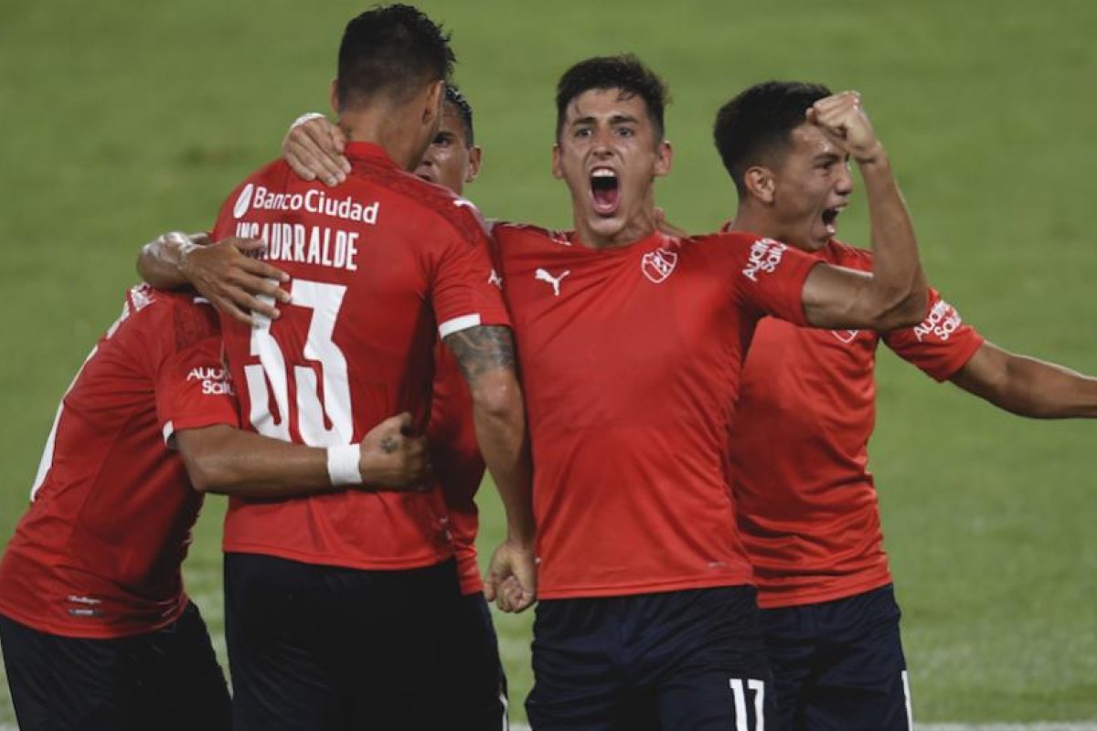 Independiente busca ante Newell's llegar a la punta de su zona