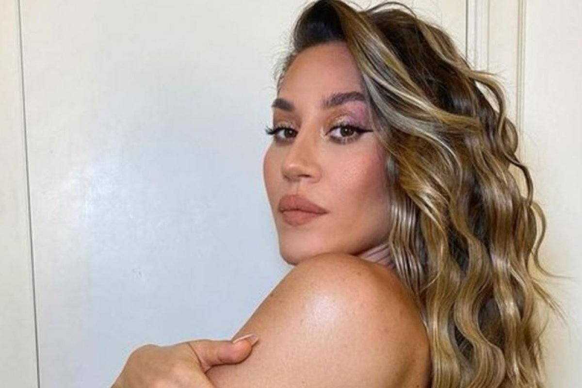 Jimena Barón cada vez más hot: topless y pantalones bajos