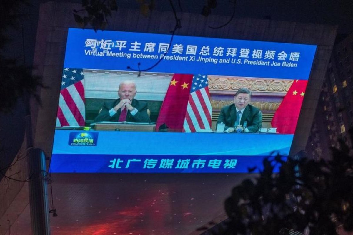 Una presentadora china ironiza sobre las conversaciones entre Joe Biden y Xi Jinping