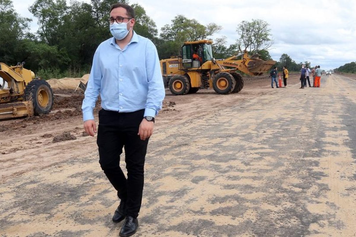 "El macrismo incentivó a las provincias a endeudarse en dólares"