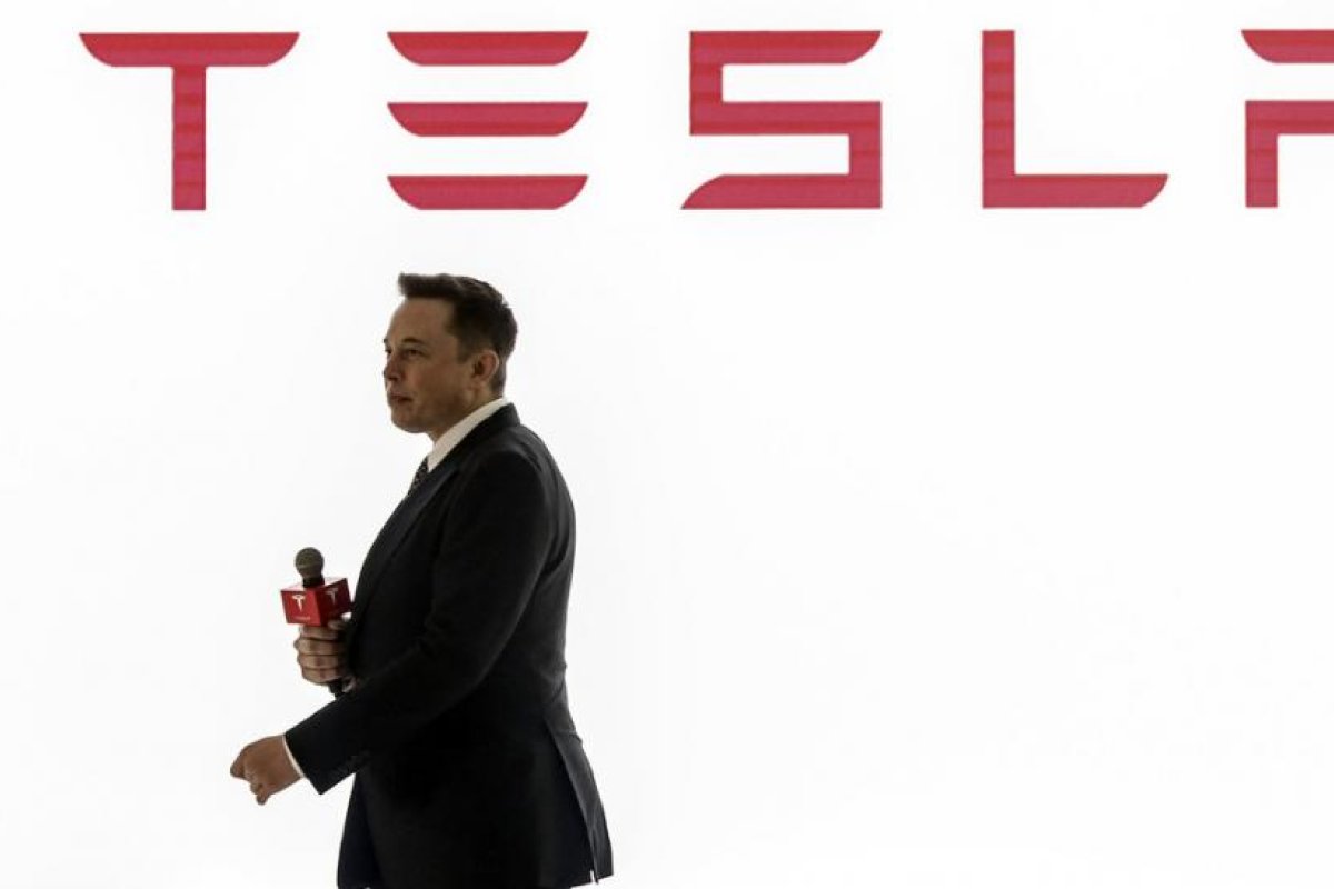 Elon Musk vende 4.000 millones de dólares en acciones de Tesla