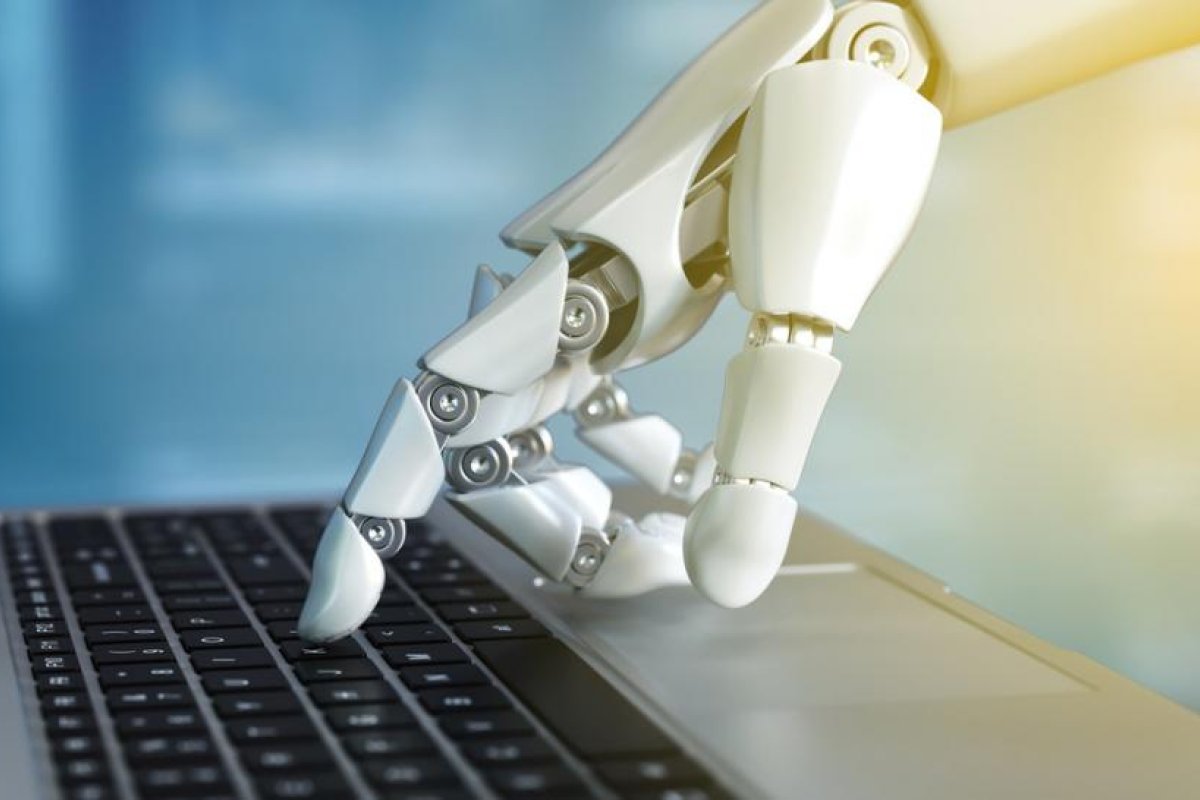 Publican un libro sobre el reemplazo de humanos por robots que fue traducido por un traductor en línea y cuya portada fue creada por una red neuronal