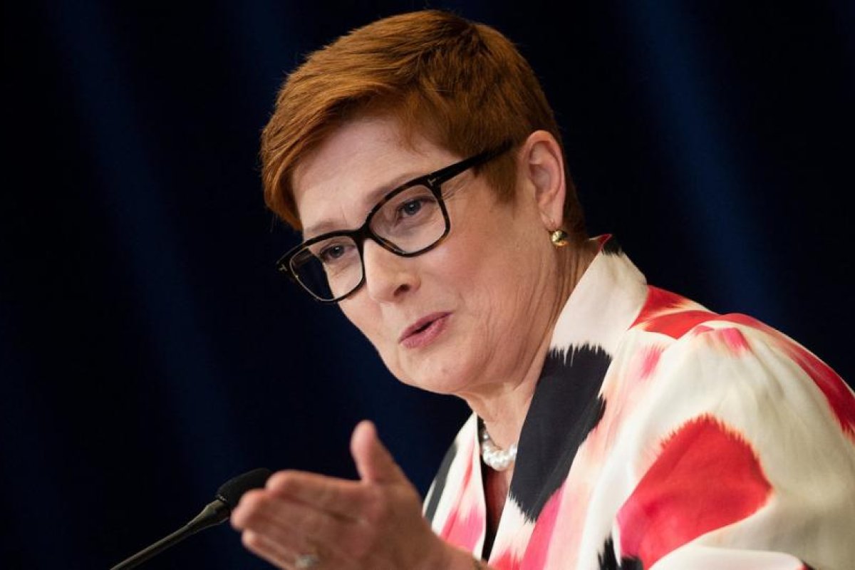 Ministra australiana que tachó de "vaca mentirosa" a una supuesta víctima de violación se disculpa públicamente y pagará una indemnización