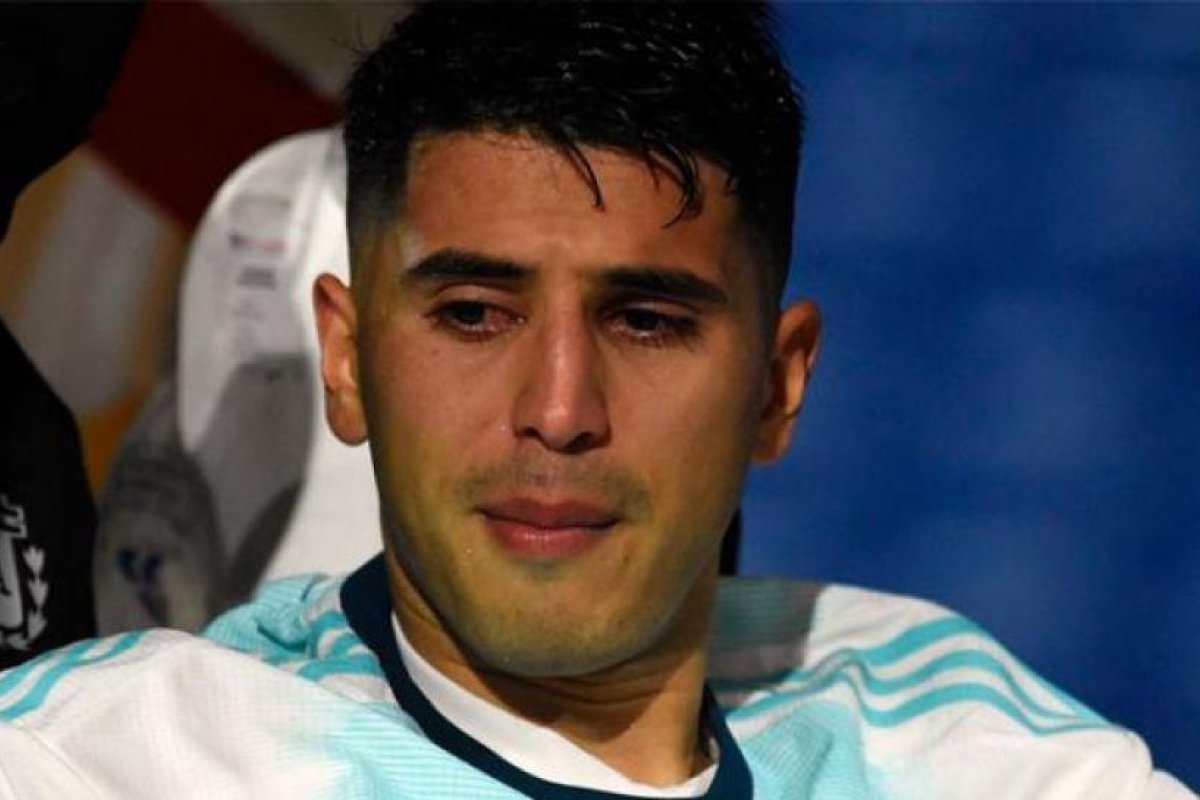 Exequiel Palacios, fracturado e internado por el rodillazo de Ángel Romero