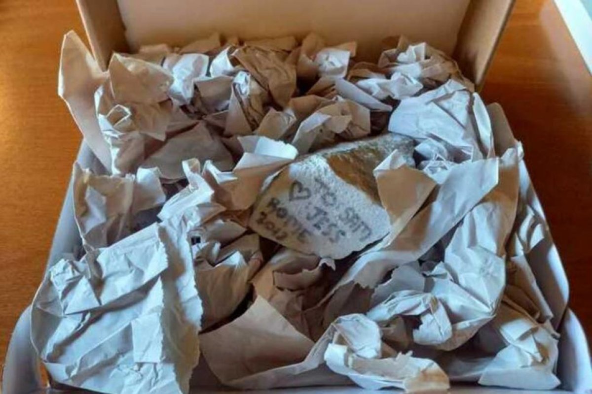 Arrepentida, devolvió un pedazo de mármol histórico que se había llevado de Roma en 2012