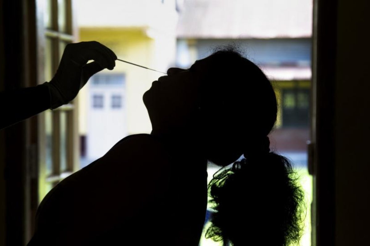 Una mujer sufrió dolores en su nariz durante 37 años (y una prueba PCR de coronavirus reveló la verdadera razón)