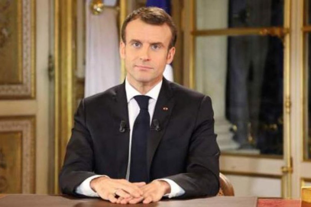 Aislado tras dar positivo, Macron continua "estable" y con varios síntomas