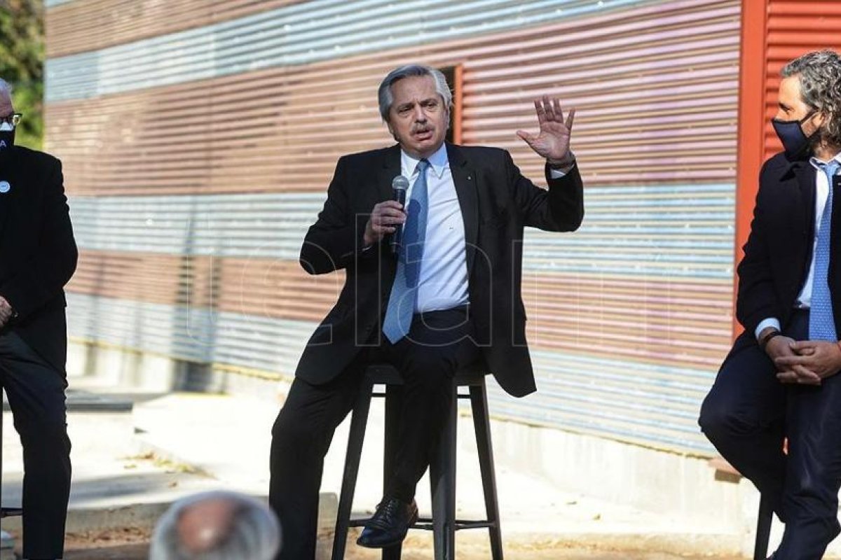 Fernández pidió "no dejar de cuidarse" y anunció la prórroga del DNU a la espera de la ley