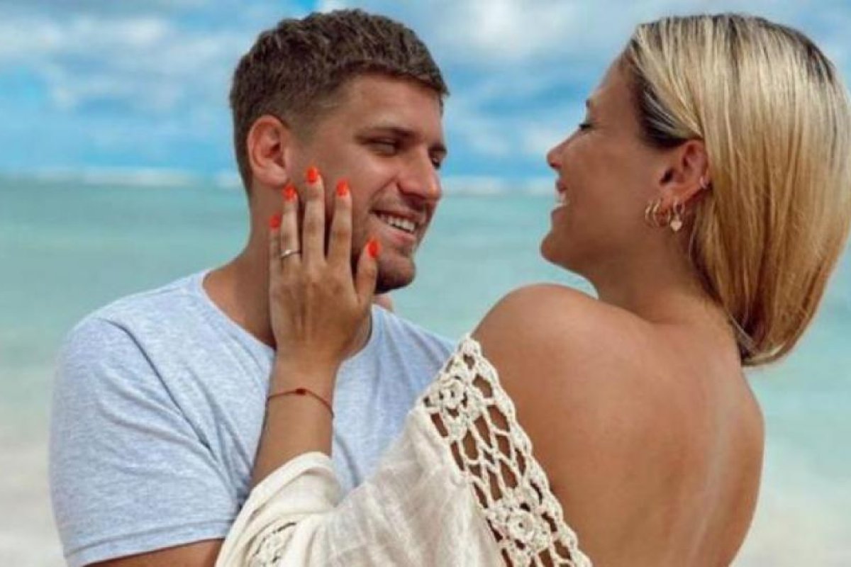 La romántica propuesta de casamiento en el Caribe de Barbie Vélez y Lucas Rodríguez