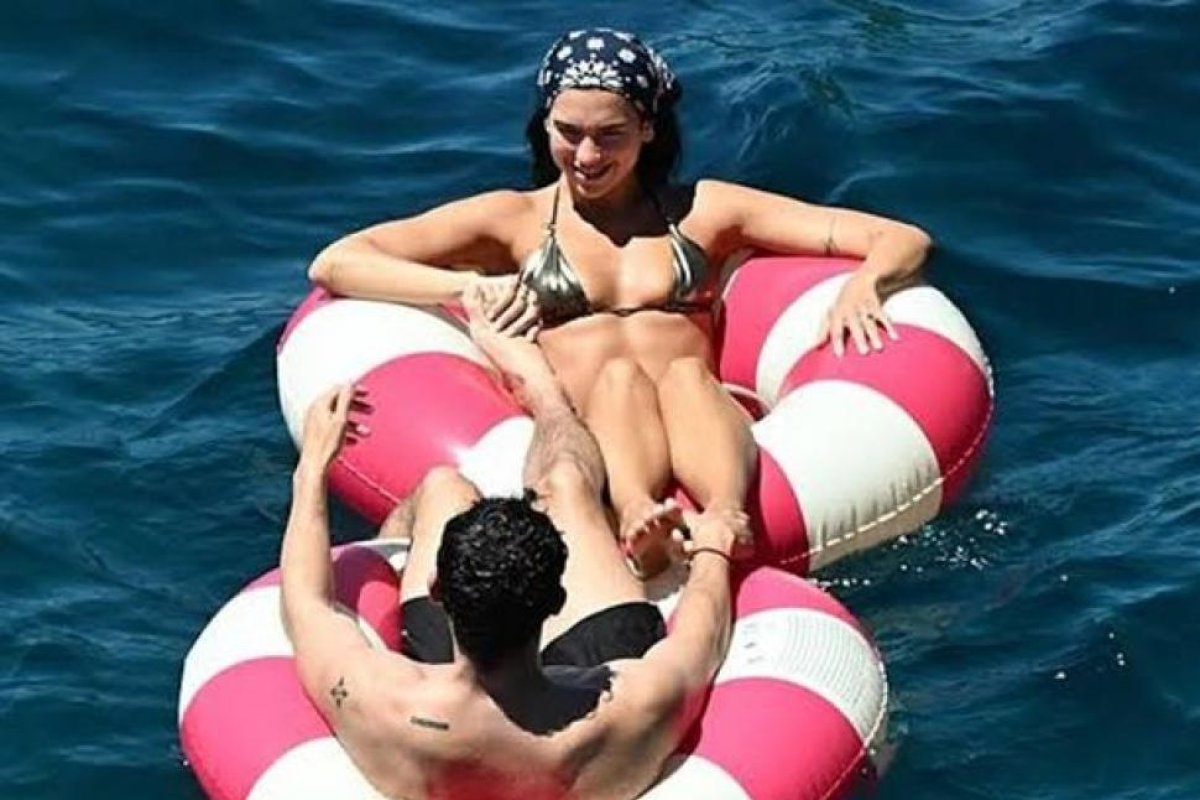 Dua Lipa y Callum Turner: imágenes virales generan reacciones masivas en redes