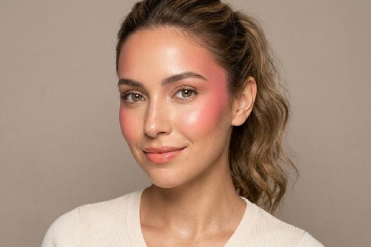El blush draping: técnica de maquillaje que eleva el rostro sin cirugía
