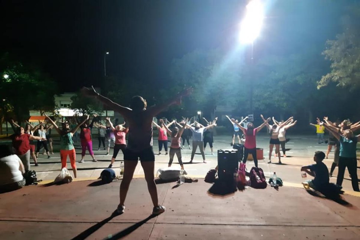 Retoman las clases presenciales y gratuitas de Zumba en Las Termas de Río Hondo