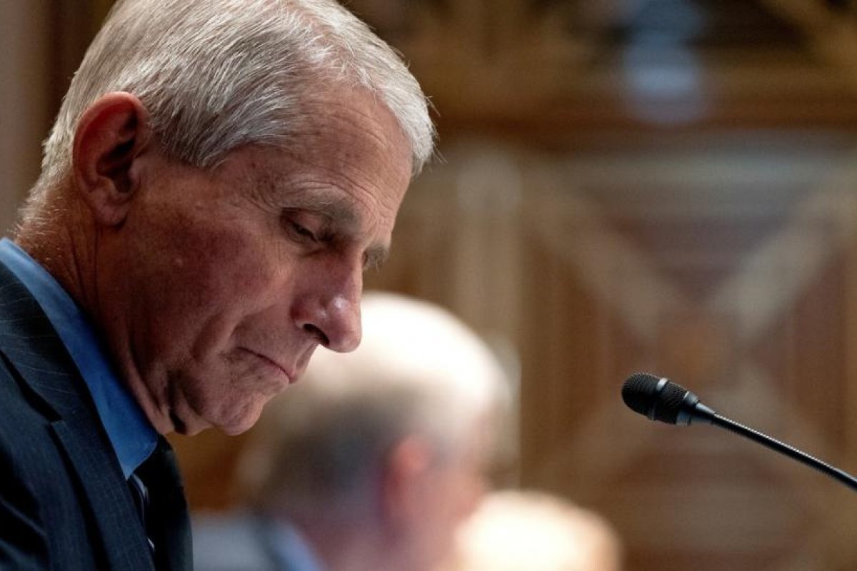 Publican miles de correos electrónicos de Anthony Fauci que arrojan luz sobre la percepción de la pandemia en sus primeras semanas en EE.UU.