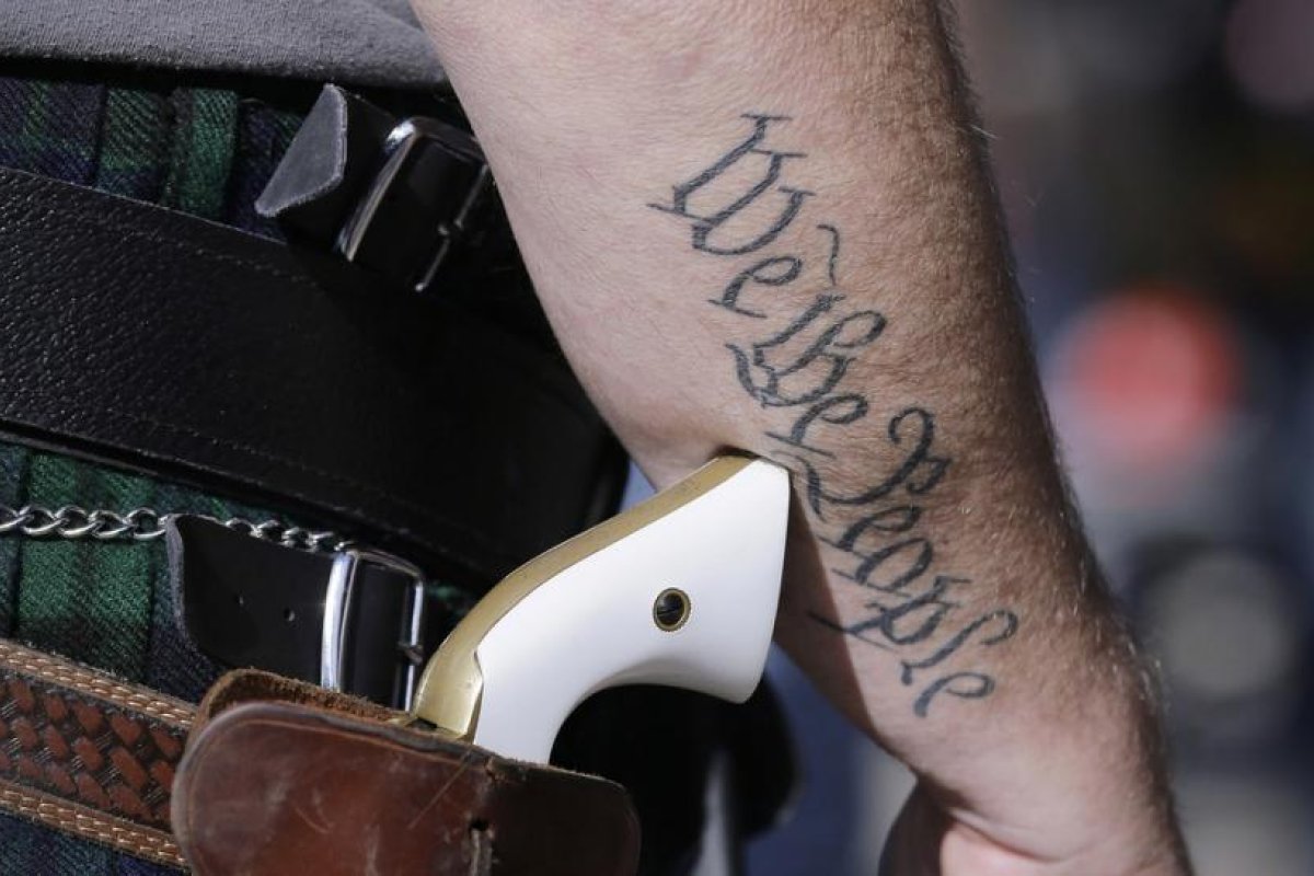 Texas podría permitir portar pistolas sin licencia
