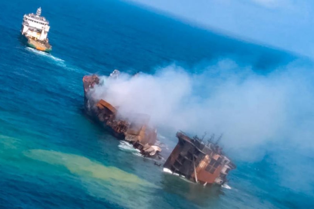 El buque incendiado en Sri Lanka se está hundiendo tras casi dos semanas en llamas, y amenaza con desatar un catastrófico derrame de petróleo