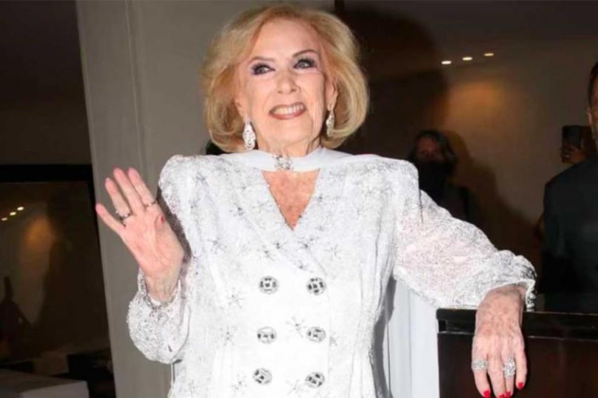 Mirtha Legrand Celebra 99 Años con Un Souvenir Exclusivo y Glamuroso