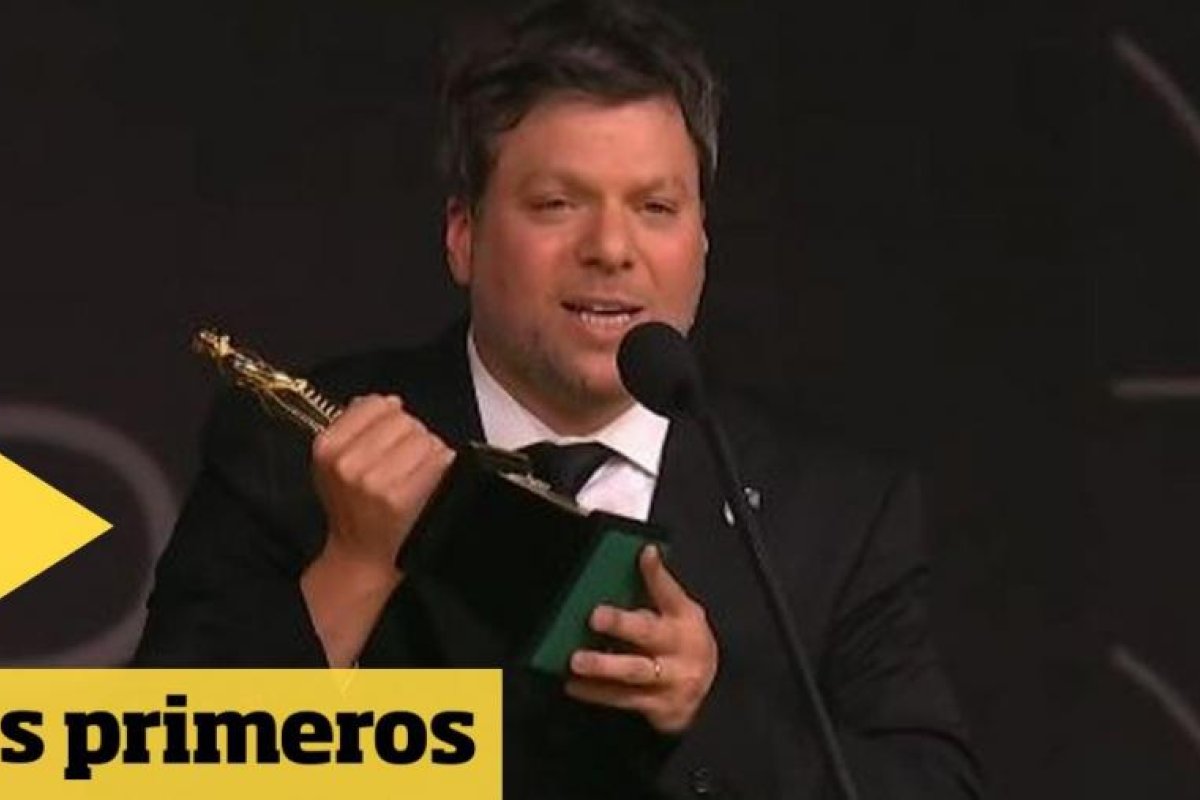 Guido Kaczka recibe el Martín Fierro de Oro en una noche memorable