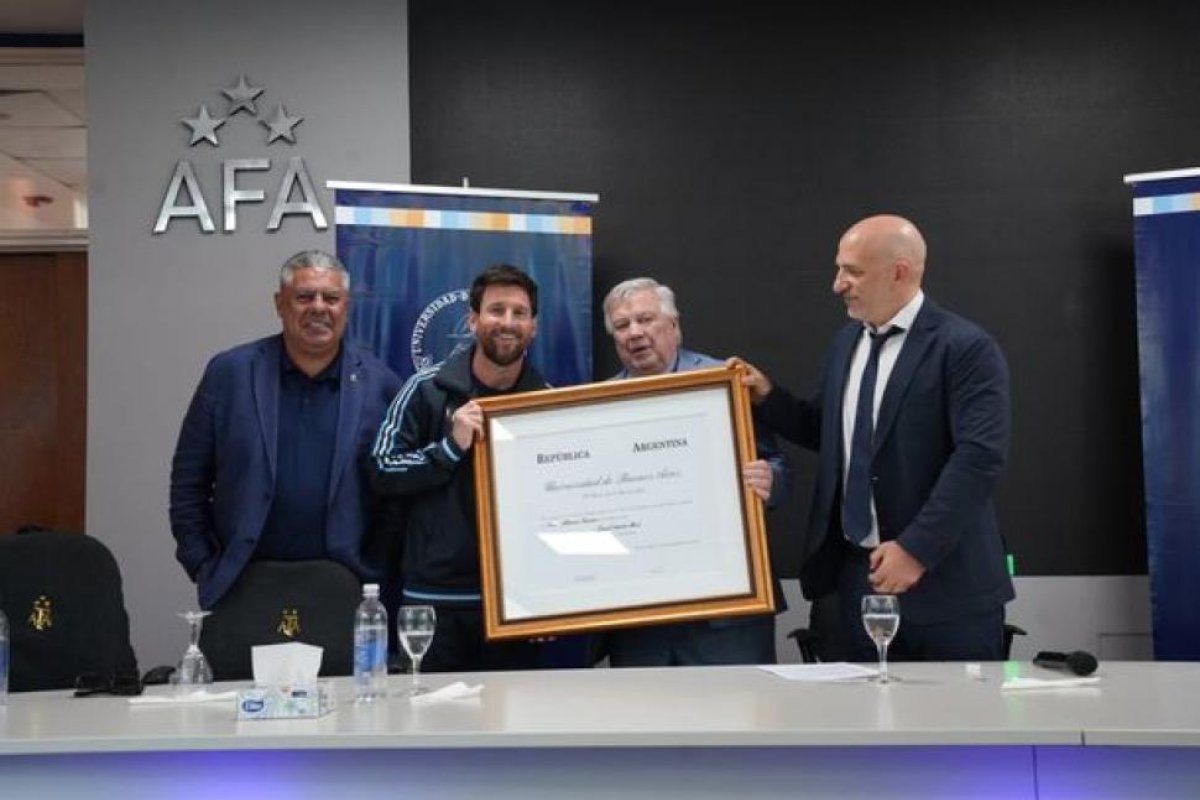 Lionel Messi recibe el Doctorado Honoris Causa de la UBA antes de su despedida