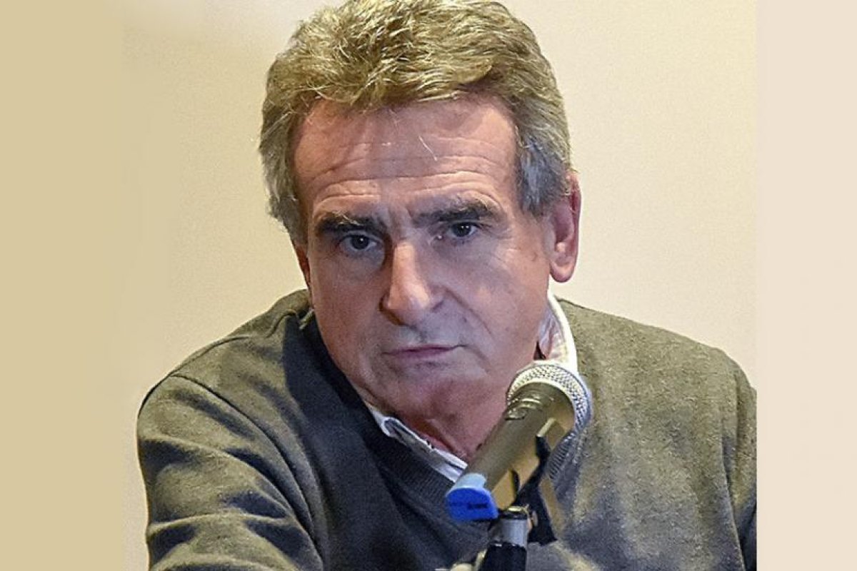Rossi: "Era incompatible con la democracia un intento de conducción militar paralela"