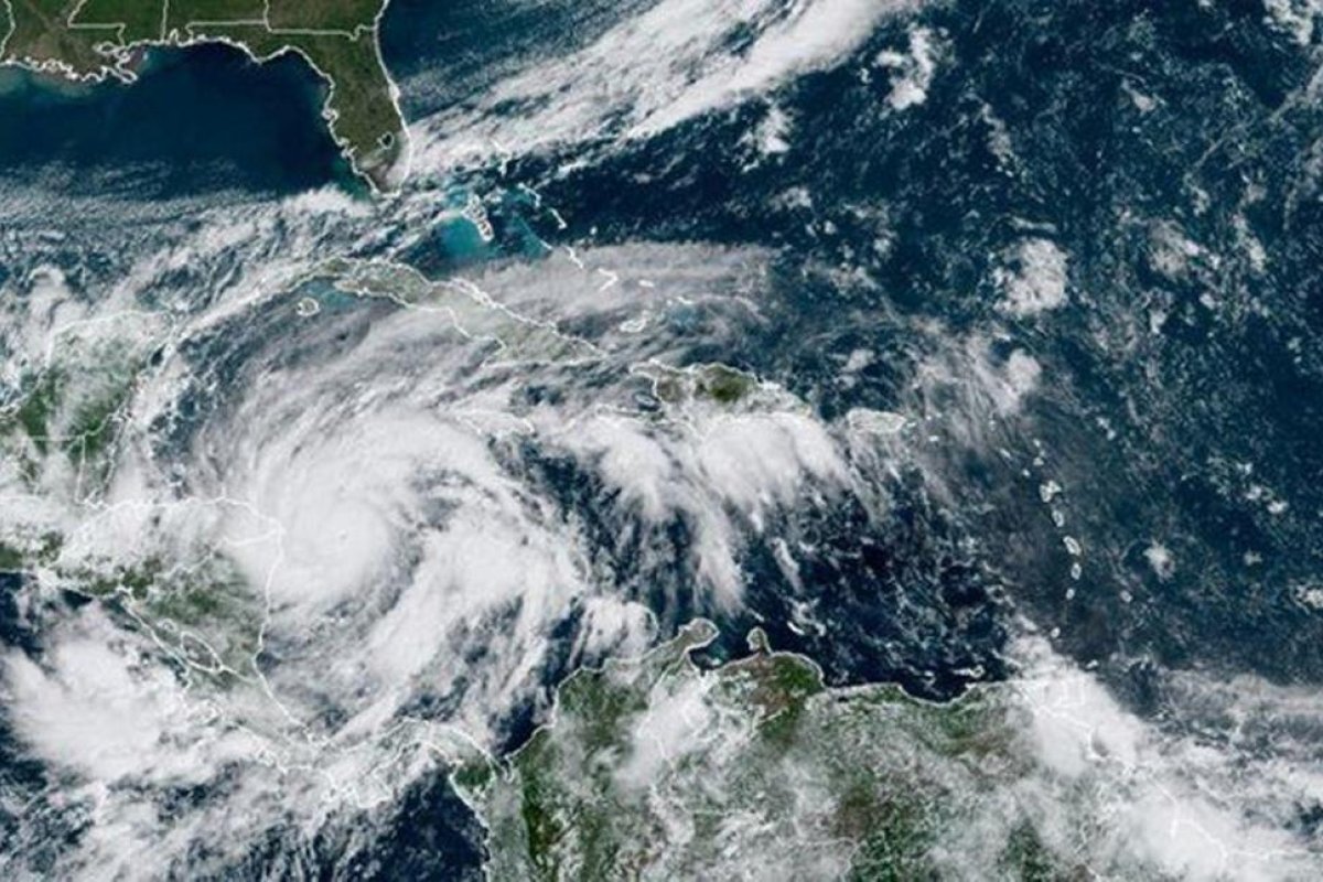 Tormenta Eta: la curiosa trayectoria del fenómeno meteorológico que volverá a convertirse en huracán y podría golpear a Florida dos veces