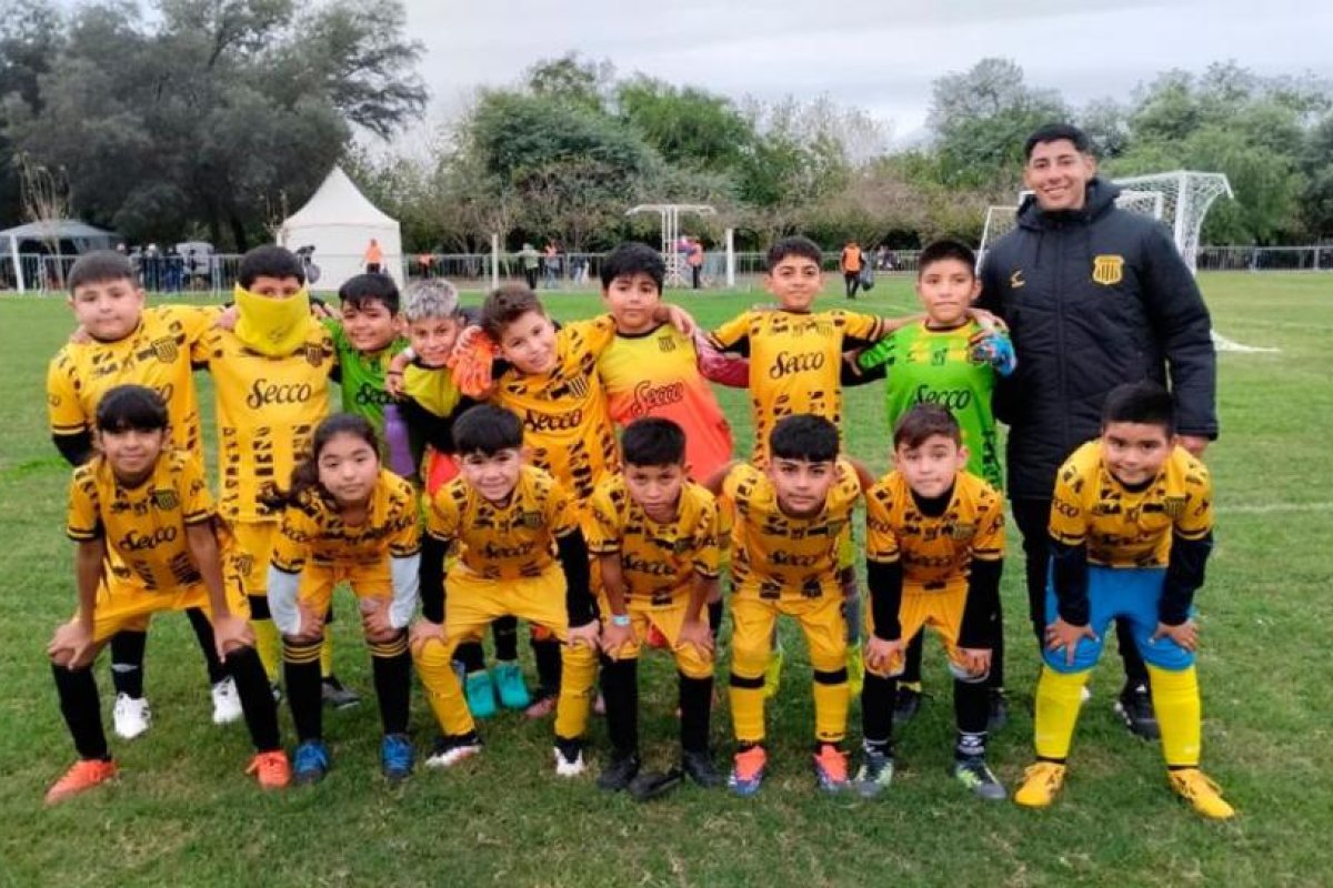 Club Mitre inicia la temporada 2026 con su escuelita de fútbol renovada