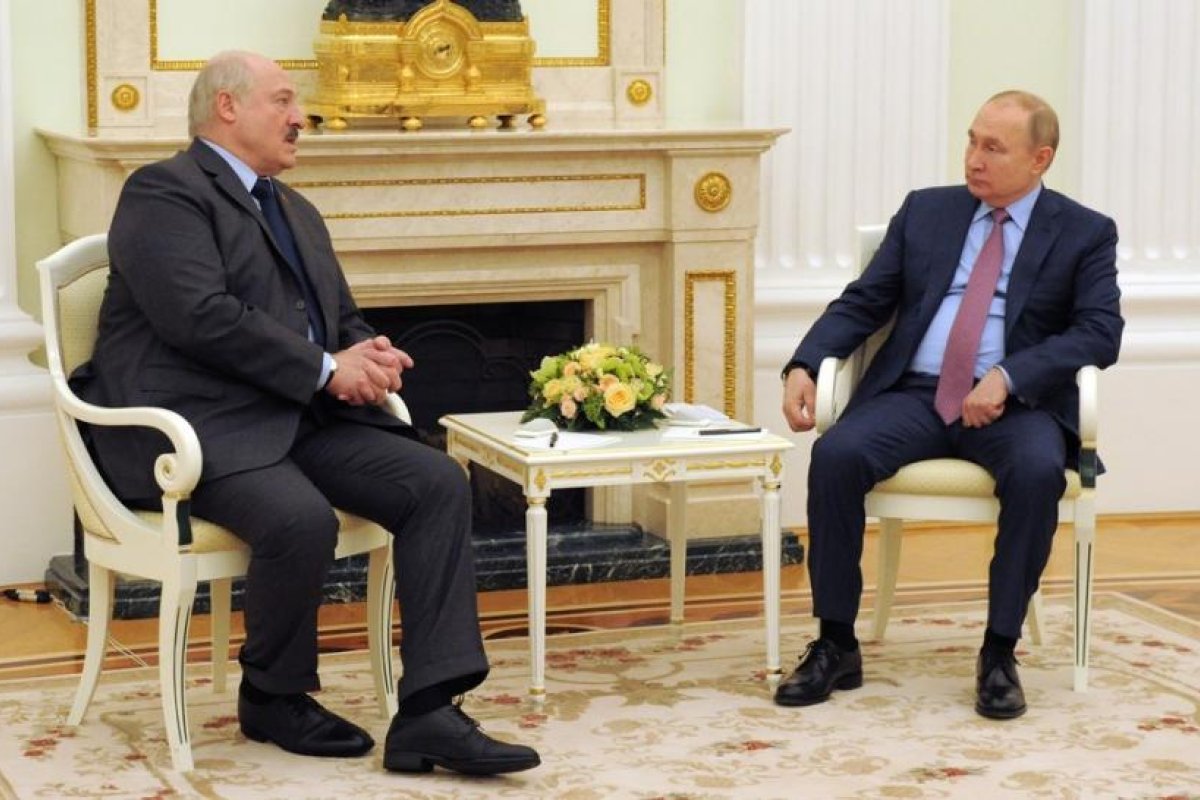 Putin: "Todo lo que tiene que hacer Kiev es sentarse a la mesa de negociaciones con los representantes de Donbass"