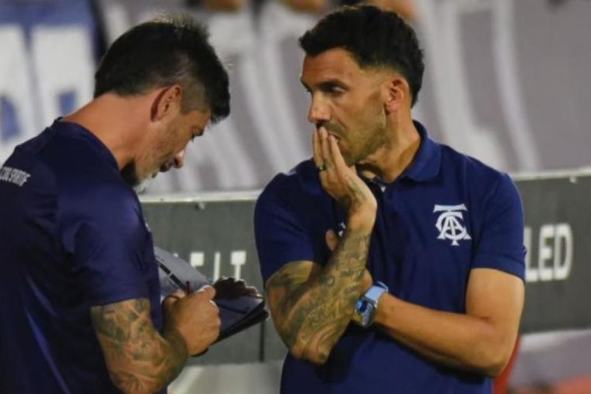 Carlos Tévez cesado como entrenador de Talleres tras derrota ante Belgrano