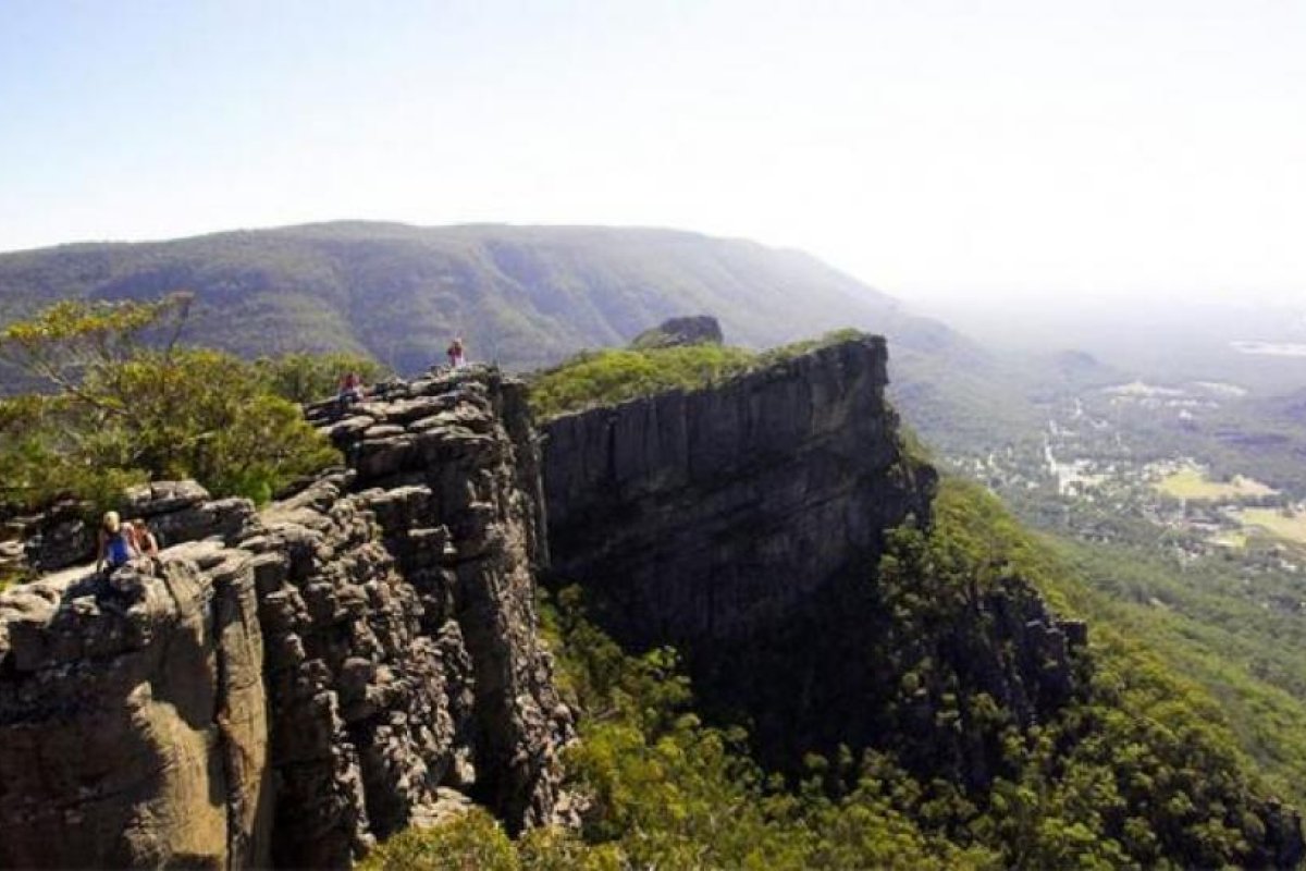 Murió tras caer 80 metros desde un mirador cuando posaba para una foto