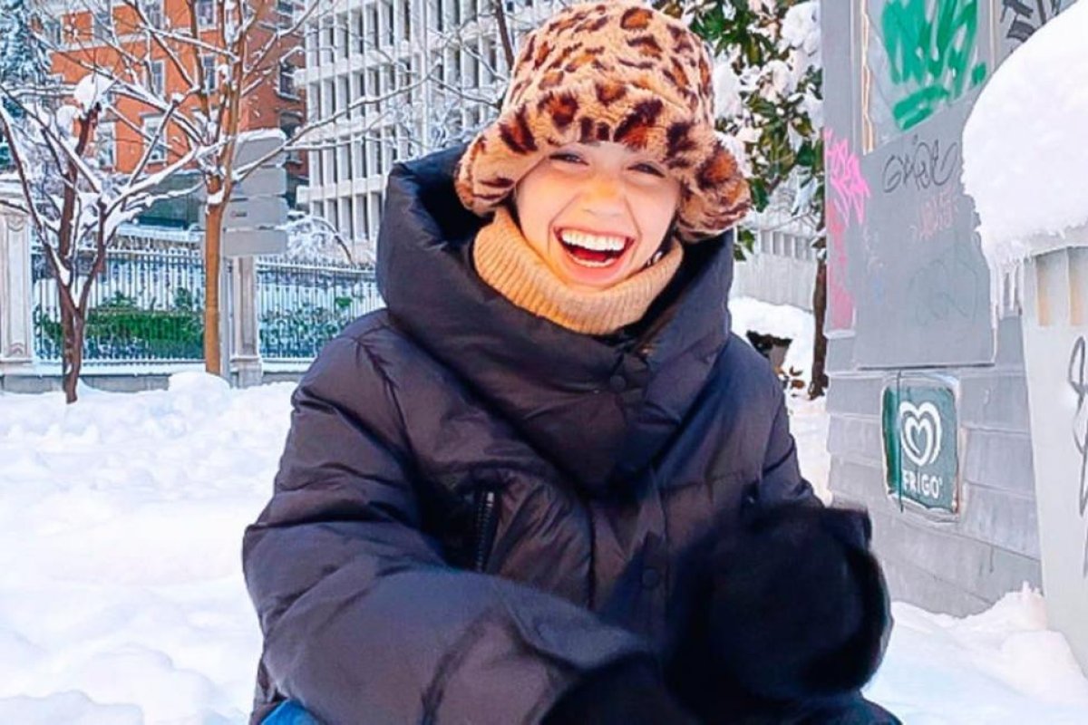 Lali Espósito y sus postales en la nieve: "Besito muy grande a todos los que postean fotos desde la playa"