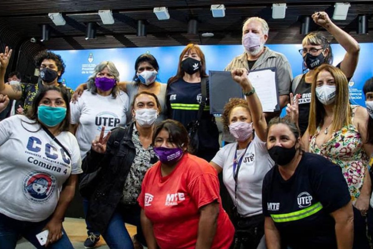 Superar la lógica del "asistencialismo" y crear empleo: el planteo de los movimientos populares al Gobierno argentino