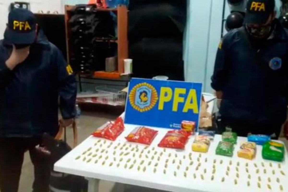 Quisieron hacer pasar droga en paquetes de fideos para un interno del penal de Colonia Pinto