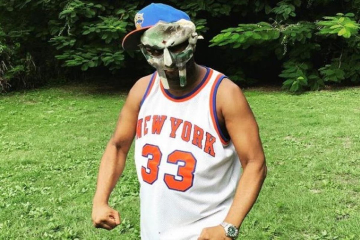 Murió MF Doom, el icónico rapero que hacía sus presentaciones enmascarado