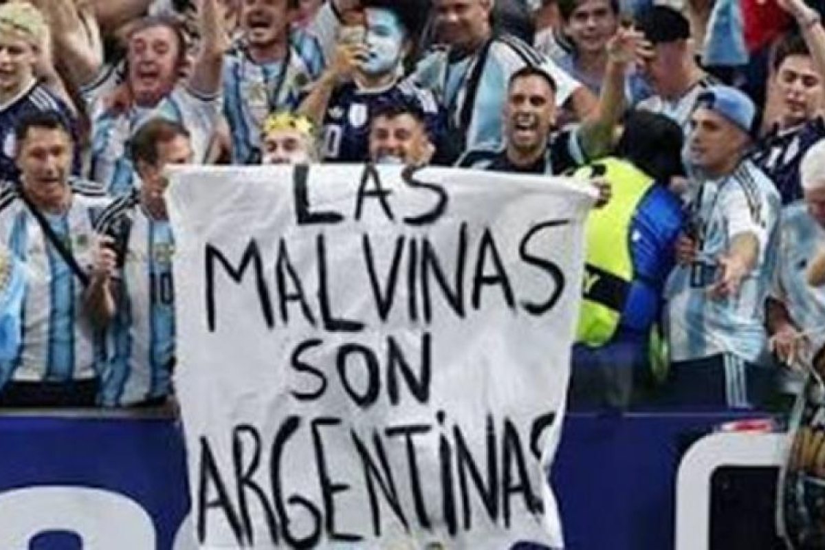 Polémica por la Bandera de Malvinas en el Estadio de Atlanta Durante la Semifinal