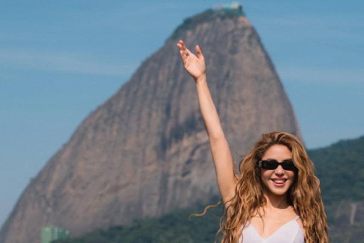 Shakira ofrece un espectáculo masivo en Copacabana ante 2 millones de asistentes