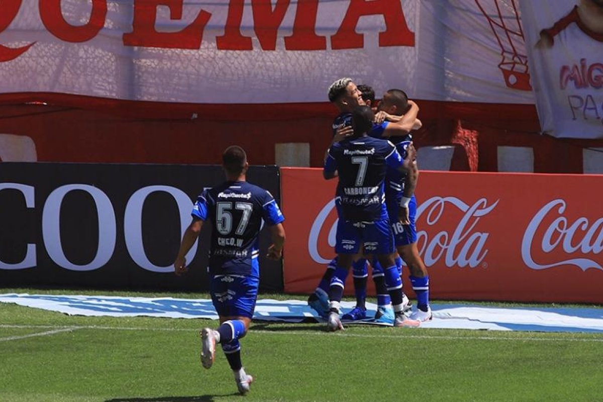 Gimnasia recibe a Huracán en su regreso al "Bosque" tras la muerte de Maradona