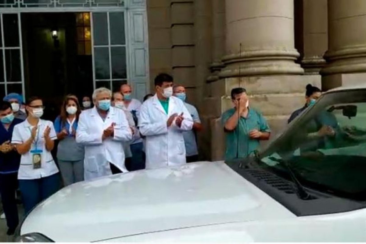 Sentida despedida del Dr. Hugo Brandan en el hospital Independencia