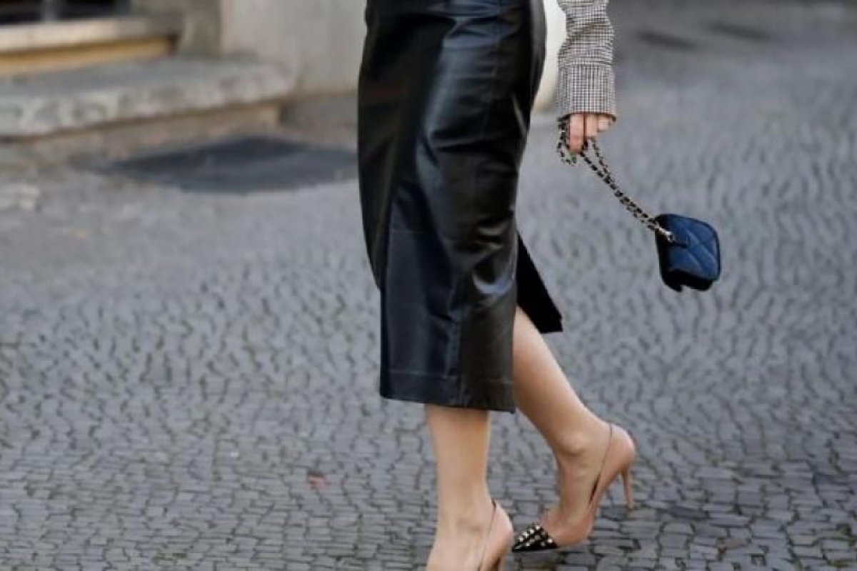 La falda lápiz: un ícono atemporal de la moda femenina en 2025