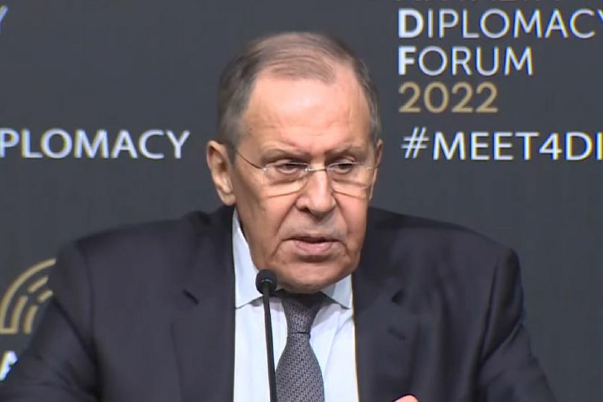 EN VIVO: Lavrov ofrece una rueda de prensa tras una reunión con sus homólogos de Ucrania y Turquía