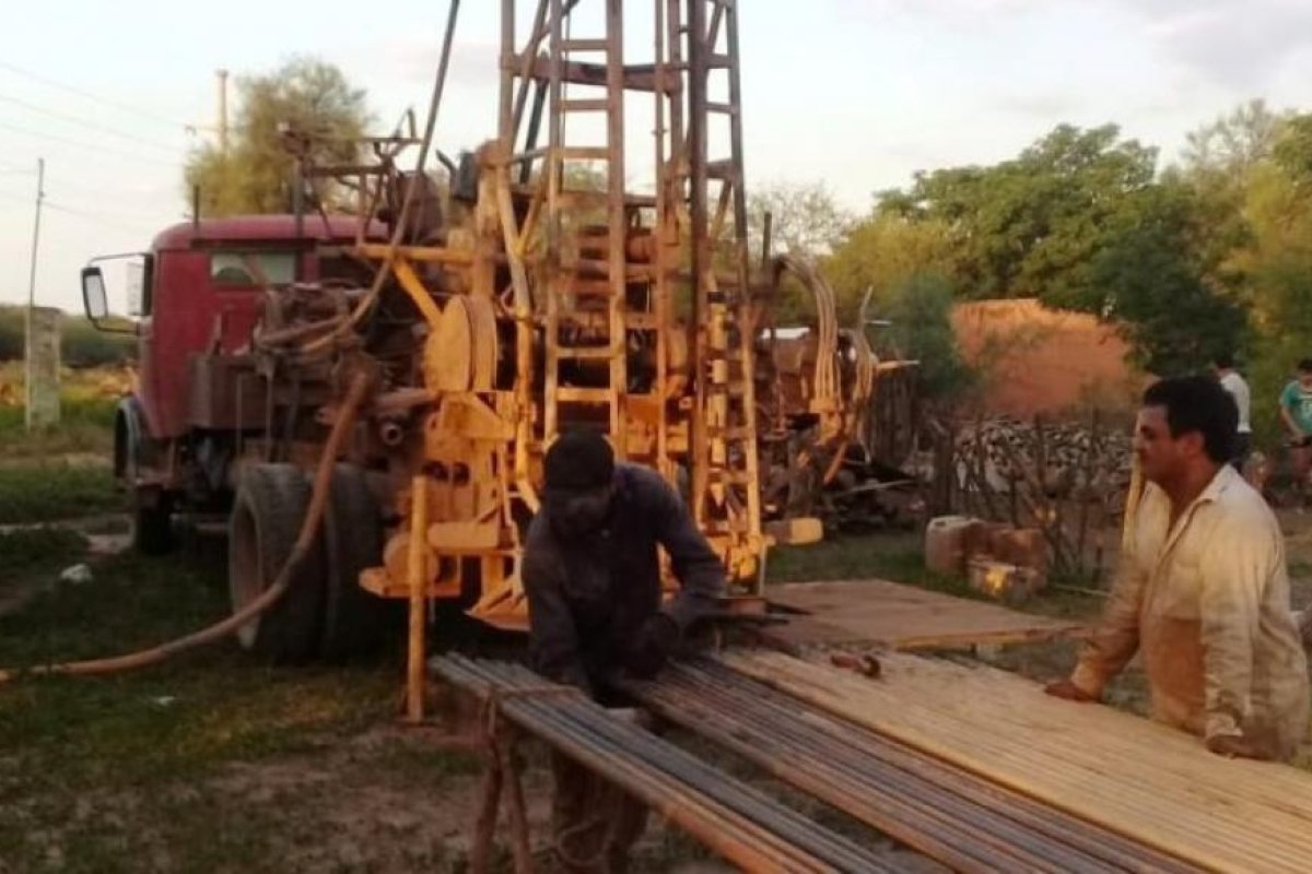 Tres Cruces: realizan nueva perforación de pozo surgente