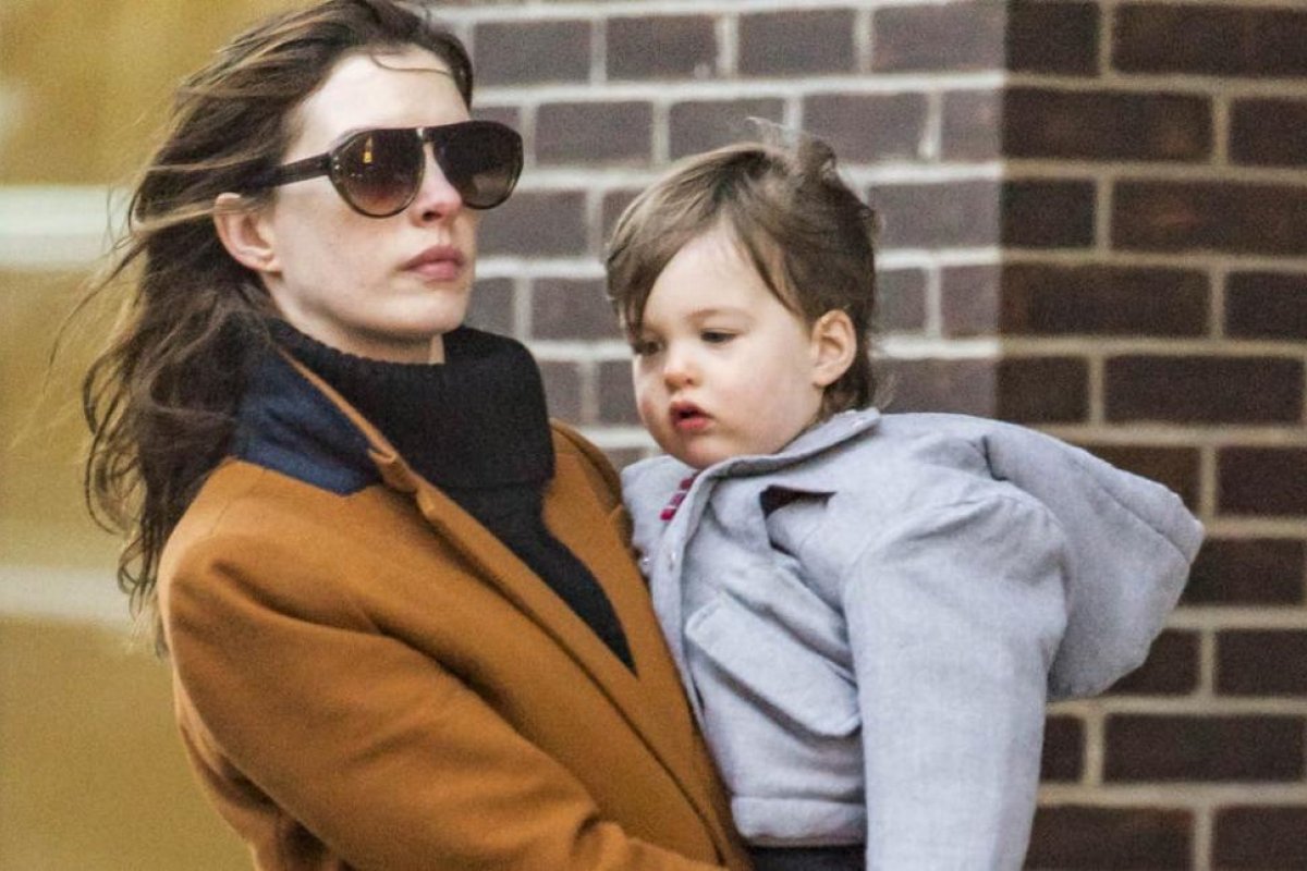 Anne Hathaway reveló el nombre de su segundo hijo... que está a punto de cumplir un año