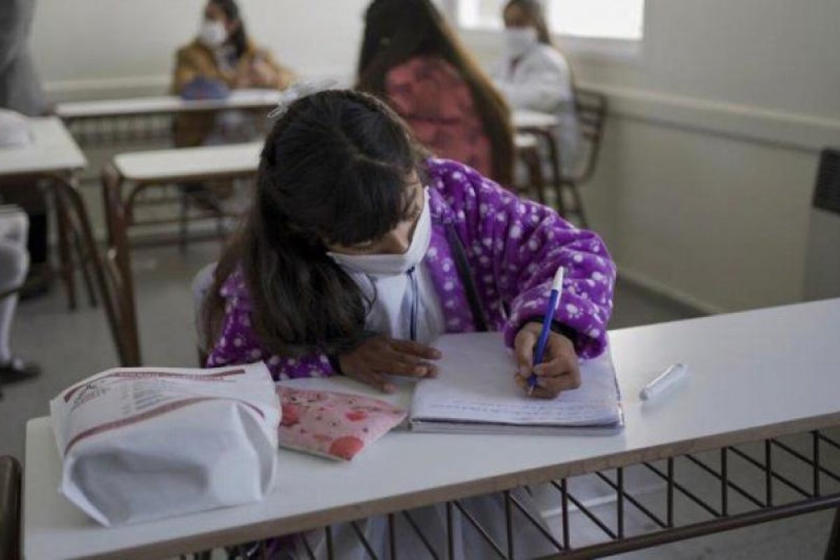 Trotta encabeza encuentro con ministros para definir qué pasará con las clases presenciales