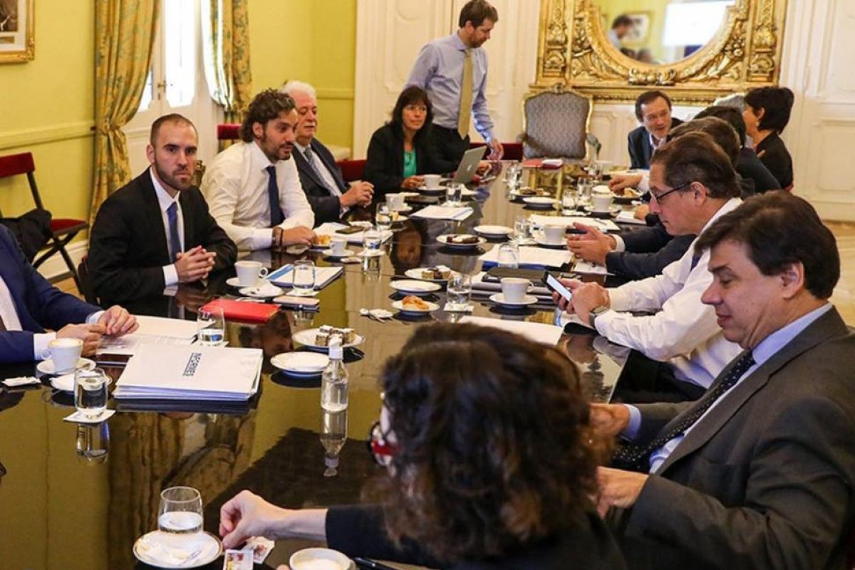 Doble indemnización y tope de $500.000: el Gobierno introdujo un matiz con la mira puesta en la "alta gerencia"