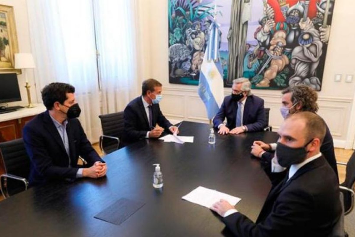 El Presidente recibió al gobernador de Mendoza para firmar un convenio de asistencia financiera