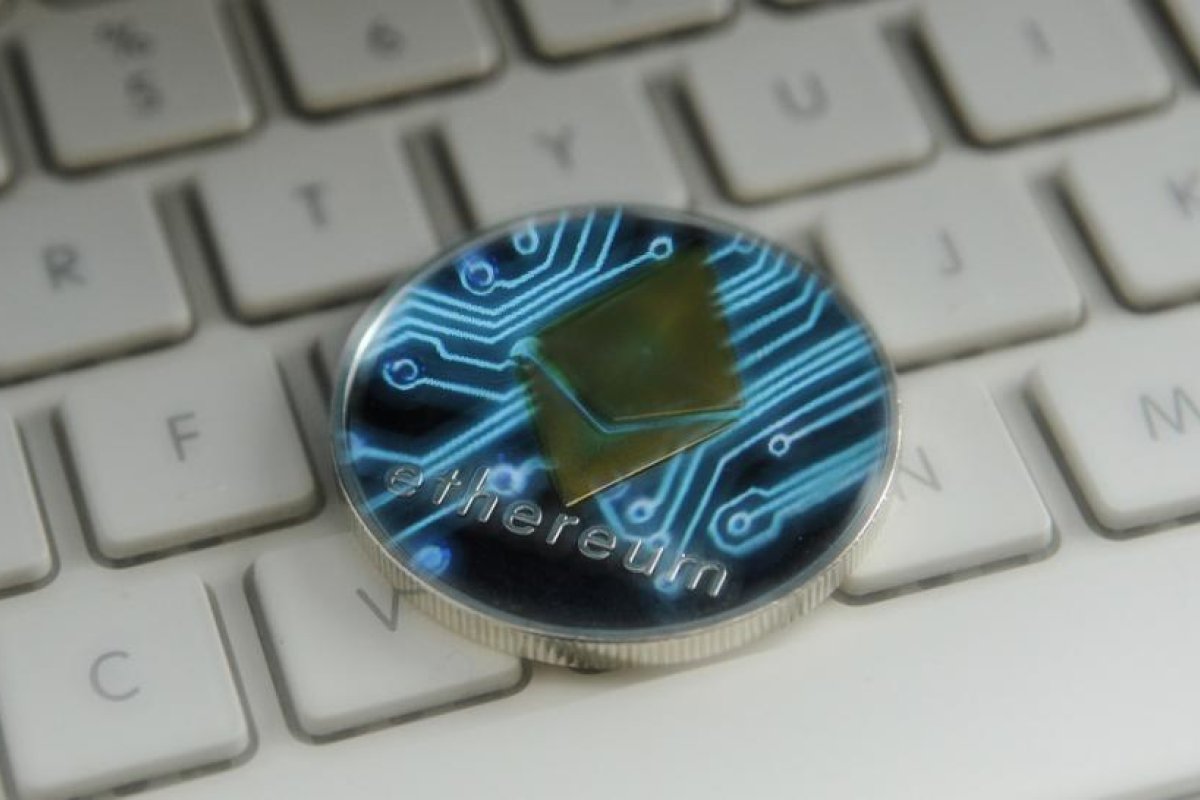 La criptomoneda ether marca un nuevo récord superando los 1.400 dólares por unidad
